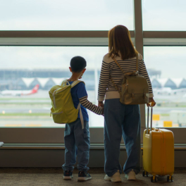 Новые правила выезда детей за границу вступят в силу с января 2026 года: что нужно знать родителям