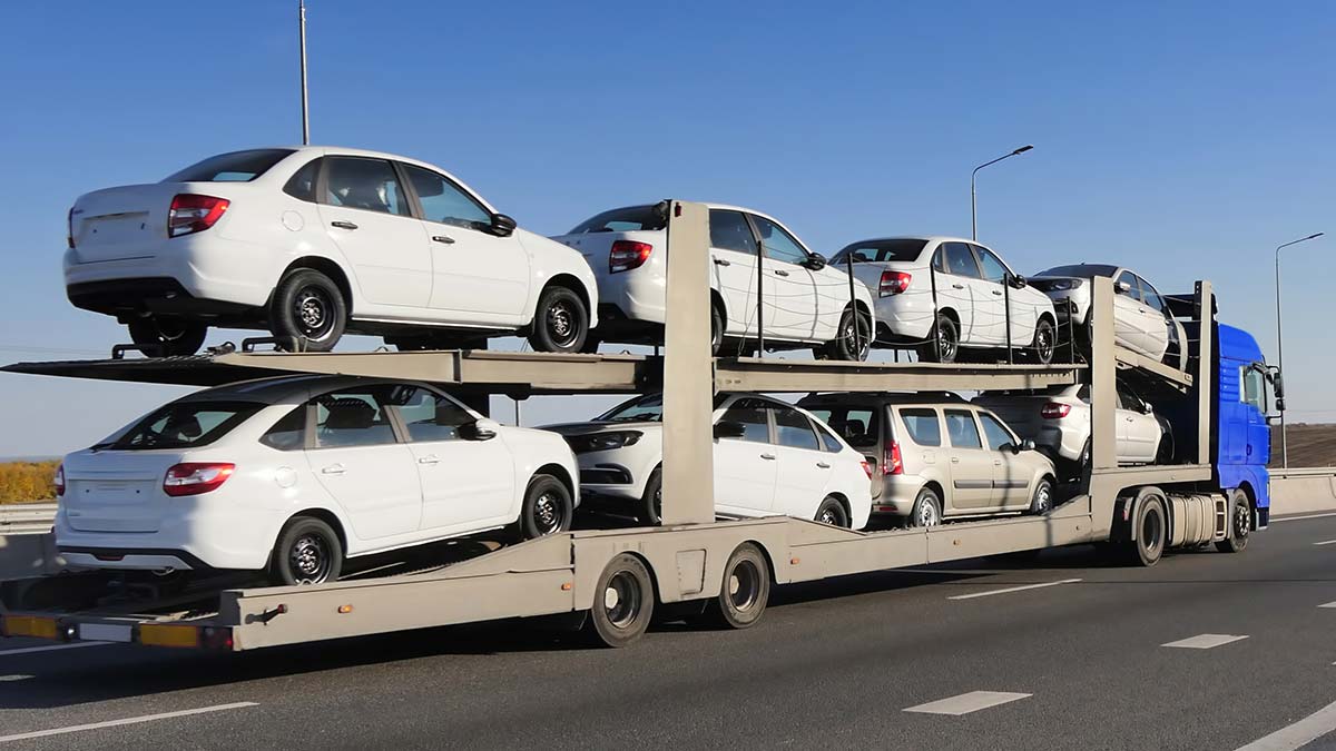 Импорт легковых автомобилей в РФ стал максимальным за 13 месяцев