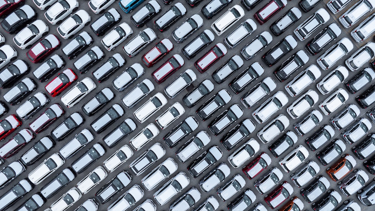 Автомобили на стоянке