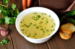 Как варить куриный бульон, чтобы он всегда получался прозрачным: секреты опытных хозяек и шеф-поваров