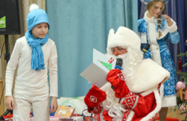 Сотрудники "Восточного Порта" организовали новогоднюю акцию для воспитанников центра "Альбатрос"