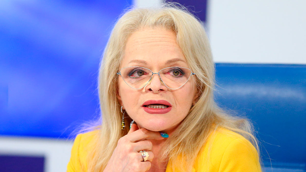 Народная артистка России, джазовая певица Лариса Долина