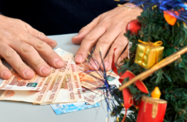 Кто получит декабрьскую зарплату раньше, рассказали россиянам