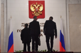 Комитет Госдумы одобрил законопроект о крестах на гербе РФ