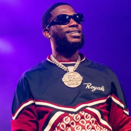 Рэпер Gucci Mane прилетел в Москву в тапочках
