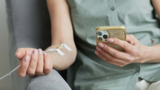 Бабушка Ромы Жёлудя попросила помочь блогеру на реалити-шоу "Звёзды под капельницей"