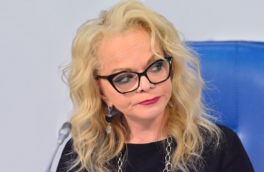 Суд обязал Ларису Долину покинуть проданную Лурье квартиру