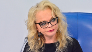 Суд обязал Ларису Долину покинуть проданную Лурье квартиру