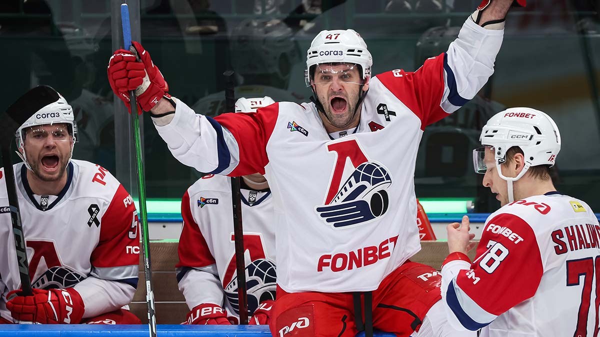 "Локомотив" обыграл "Адмирал" 3:1