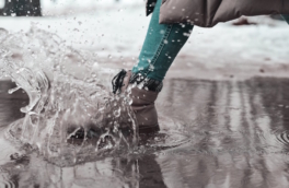 Как быстро высушить промокшую обувь: хитрость, чтобы спасти любимые ботинки за одну ночь