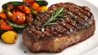 Что делать, если мясо уже получилось сухим: быстрые способы спасти блюдо