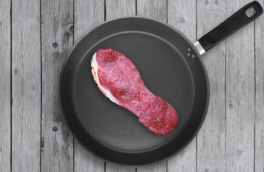 Как сделать жесткое мясо мягким и нежным: главные хитрости кулинаров для спасения блюда