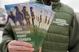 Число заключивших контракт с Минобороны назвал Медведев