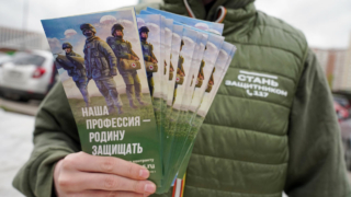 Число заключивших контракт с Минобороны назвал Медведев