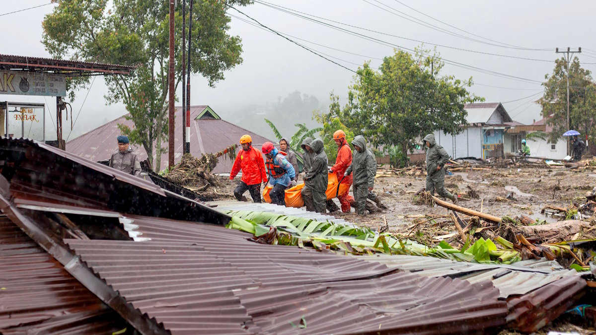 Наводнение на Суматре в Индонезии