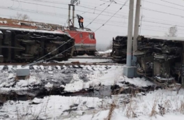Локомотив столкнулся с грузовым поездом под Пензой, с рельс сошли несколько вагонов