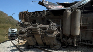 Поезд сошел с рельсов в Мексике, 13 человек погибли, почти 100 пострадали