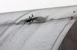 Новый удар по саркофагу Чернобыльской АЭС может его разрушить, заявил директор станции