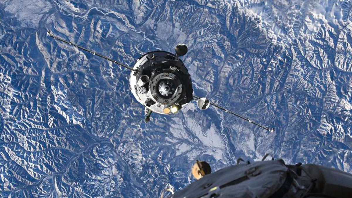 Расстыковка корабля «Союз МС-27»