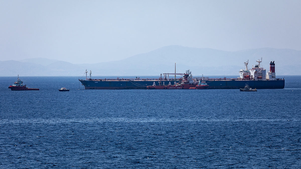 Танкер "Lana" был задержан греческими властями 15 апреля по обвинению в нарушении антироссийских санкций