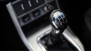 Водителям не разрешили управлять "механикой" без большого пальца руки