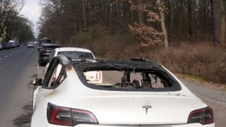 Журналисты сосчитали, сколько людей в США погибло в авариях из-за блокировки дверей Tesla