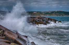 В Сочи и Севастополе спрогнозировали шторм с высотой волн до 5 м