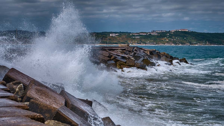 В Сочи и Севастополе спрогнозировали шторм с высотой волн до 5 м