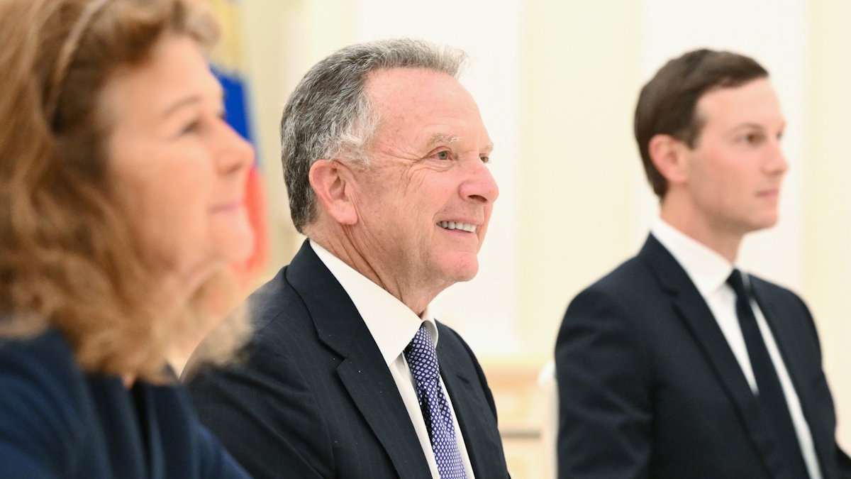 Специальный посланник президента США Стив Уиткофф (в центре) во время переговоров с президентом РФ Владимиром Путиным в Кремле (архивное фото)