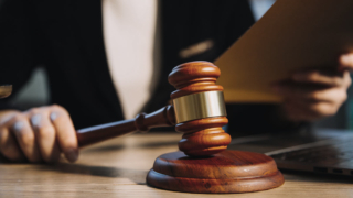 Суд постановил выселить петербурженку, продавшую квартиру под влиянием мошенников