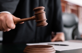 Экс-начальнику вещуправления Минобороны дали 7 лет за взятку от директора швейной фабрики