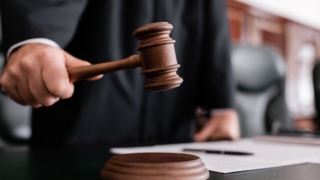 Экс-начальнику вещуправления Минобороны дали 7 лет за взятку от директора швейной фабрики