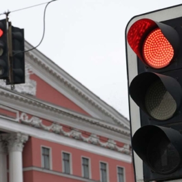 В Москве настроили на "зеленую волну" светофоры на Садовом кольце, Алтуфьевском и Каширском шоссе