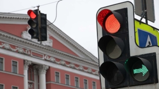 В Москве настроили на "зеленую волну" светофоры на Садовом кольце, Алтуфьевском и Каширском шоссе