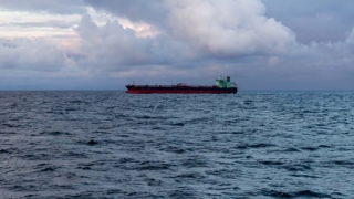 На уходящем от сил США танкере из Венесуэлы появился флаг России