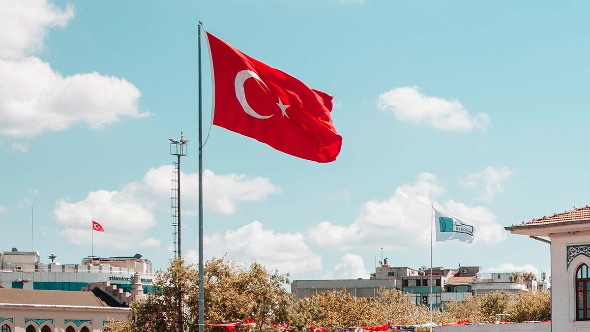 Слухи о третьем сезоне турецкого сериала "Далекий город"