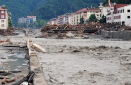 В Турции спасли россиян из затопленных автофургонов