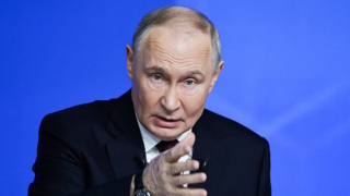 Повышать зарплаты и создавать соцусловия для молодых ученых пообещал Путин