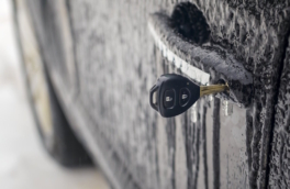 Как открыть замерзший замок за секунды: нужна только одна вещь