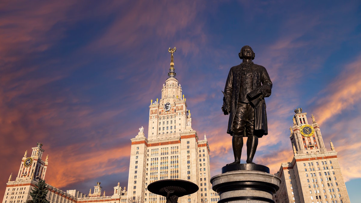 Здание МГУ имени М.В. Ломоносова (иллюстрация)