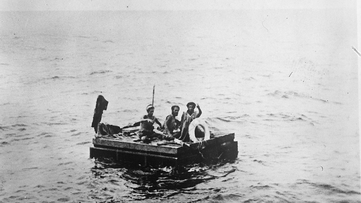 В 1943 году три моряка из разных стран три месяца выживали на плоту в Атлантике
