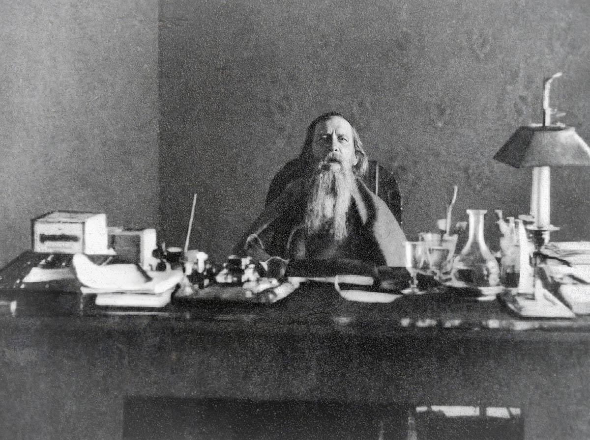 Михаил Салтыков-Щедрин в рабочем кабинете, 1888 год