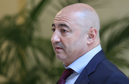 Сенатор от Нижегородской области и бывший гитарист "Любэ" Вайнберг ушел из Совета Федерации, чтобы помогать участникам СВО