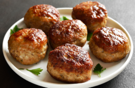 Что добавить в котлеты вместо яйца, чтобы они не развалились и стали сочнее: хитрости опытных хозяек