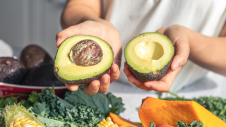 Как сделать авокадо мягким: лайфхаки, которые помогут плоду быстрее дозреть