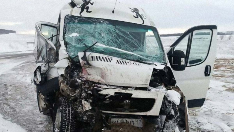 В российском регионе 11 человек пострадали в ДТП с микроавтобусом