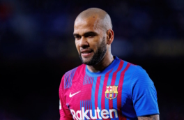 Экс-игрок "Барселоны" Дани Алвес подал в суд на бывшую жену и обвиняет ее в хищении