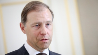 В России подготовили проект дорожной карты по национальной модели торговли, заявил Мантуров