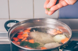 Когда на самом деле нужно добавлять специи в блюда: хитрости кулинаров