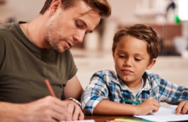 Процедуру перехода школьников на семейное обучение предложили ужесточить в Госдуме